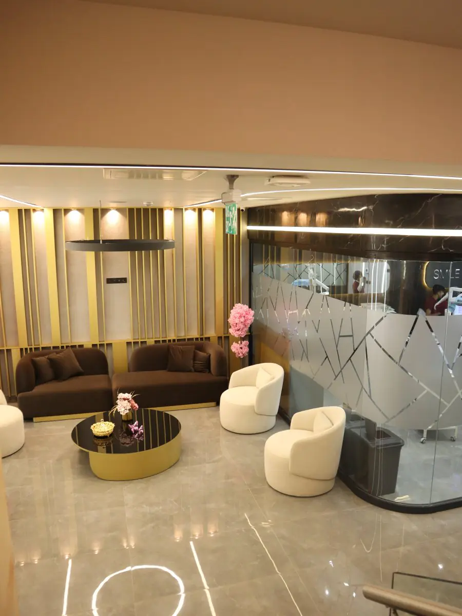 Modern bir diş kliniğinin iç mekânı